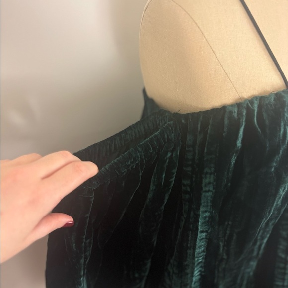 NWT TopShop Off the Shoulder Top Green Velvet US 4 - Picture 3 of 8